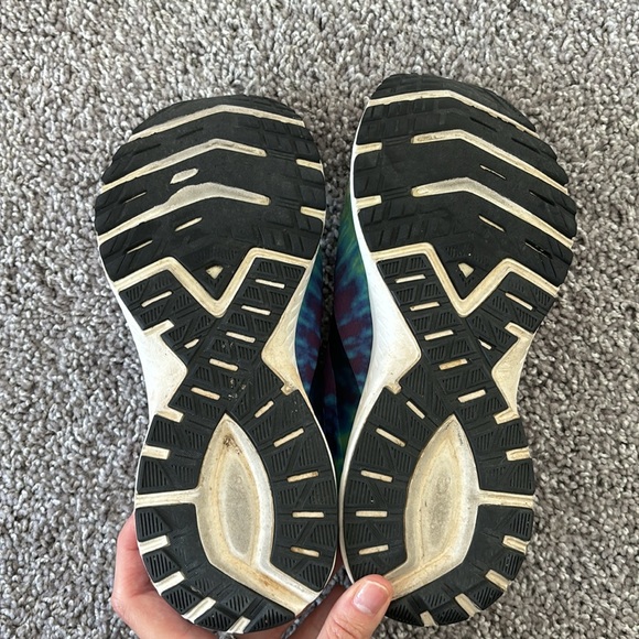 Brooks Tie Dye Launch 7 Shoes - Picture 6 of 8